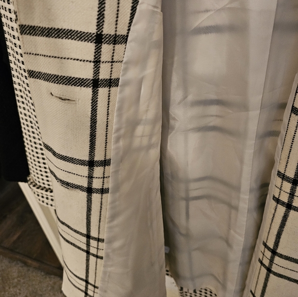 Ann Taylor Factory Plaid Black Ivory Jacket 8P 8 Petite - Picture 3 of 4